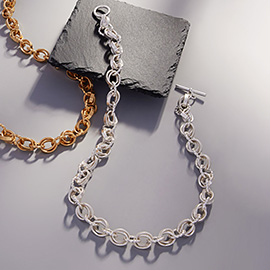 Metal Chain Toggle Necklace